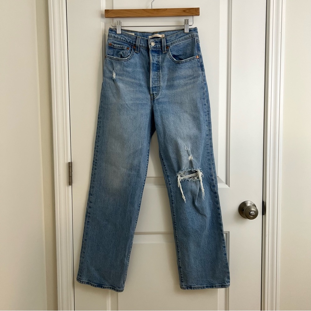 Levi's Premium Ribcage Straight High Rise Distressed Rip Knee Jeans Size 27